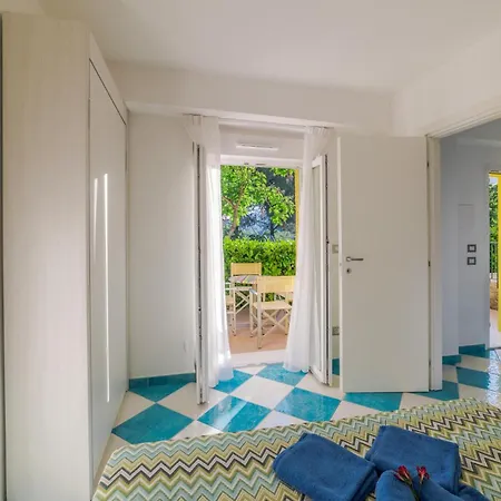 Stunning In With Kitchen Apartment *